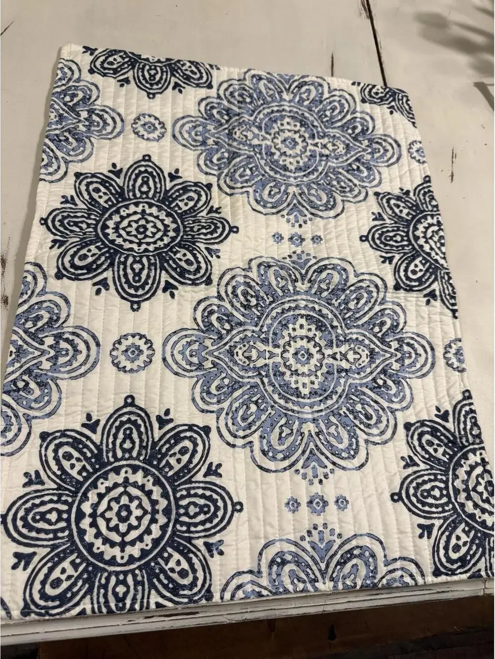 Freshhome Geometric reversible Blue and White Comforter Set with Sham: pre-owned